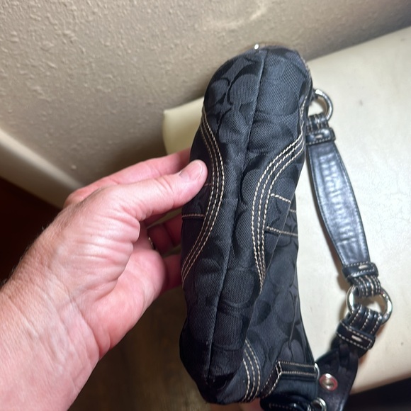 Vintage Coach mini hobo - Picture 5 of 8